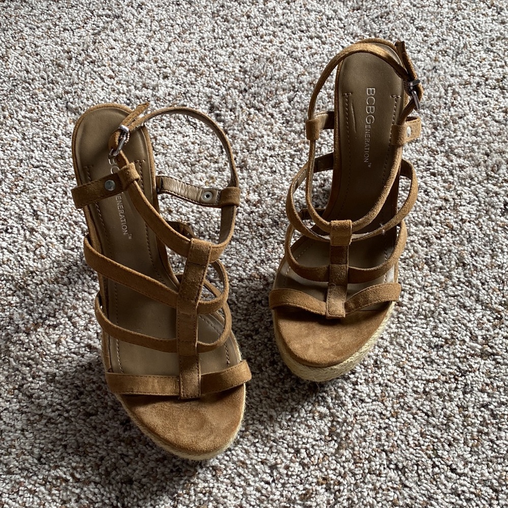 Tan Heels - Picture 2 of 3